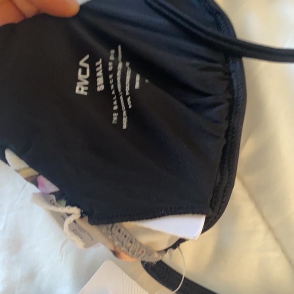 NEW🤍RVCA bikini top - Picture 5 of 6